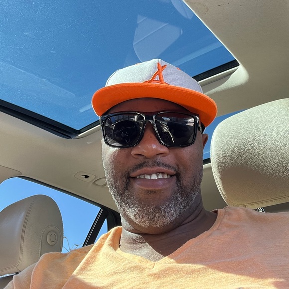 Meet your Posher, Adrian - Picture 1 of 1